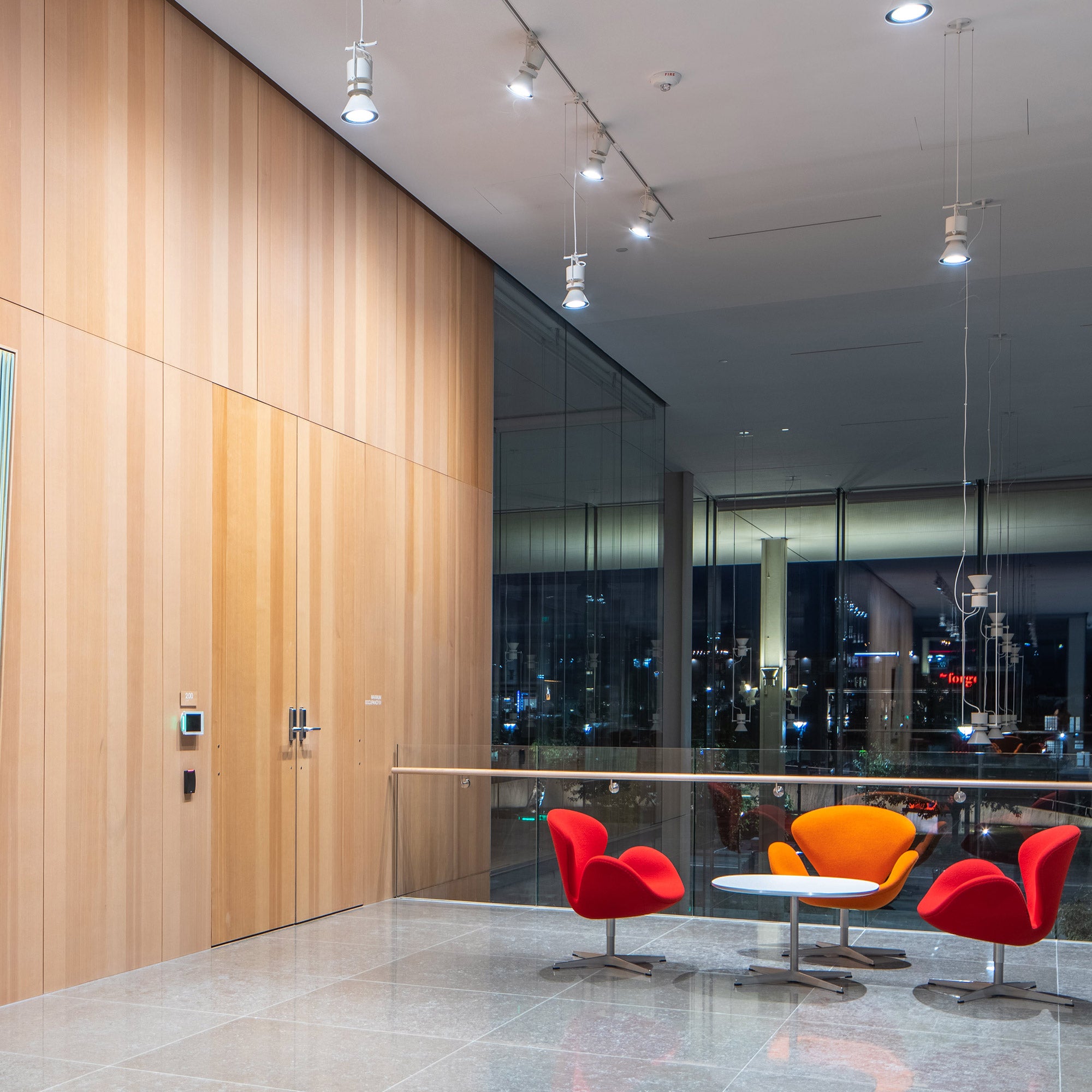 Le Perroquet - White